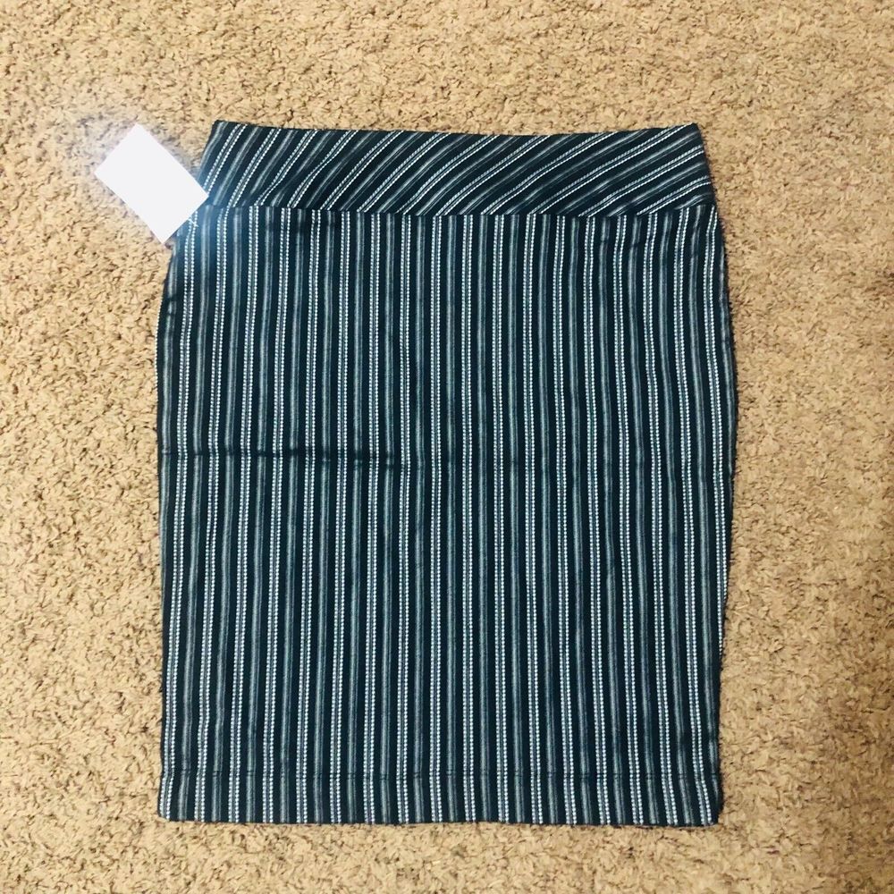 Mixxed26 Women's Pinstripe Pencil Straight Stretch‎ Skirt Black White Large NWT